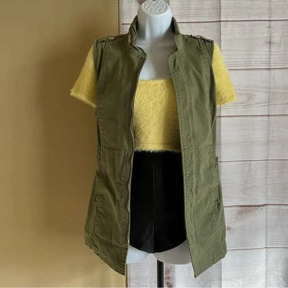 CAbi Explorer Vest Jacket NWOT - Picture 6 of 9